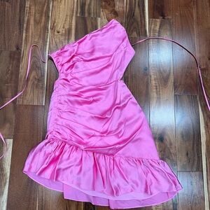 ONE SHOULDER PINK OPEN BACK DRESS!🩷🩷